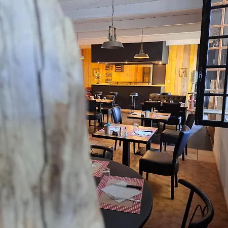 Logis Restaurant Les Platanes Hotell *