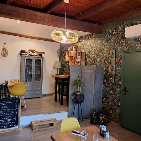 Logis Restaurant Les Platanes Hotell *