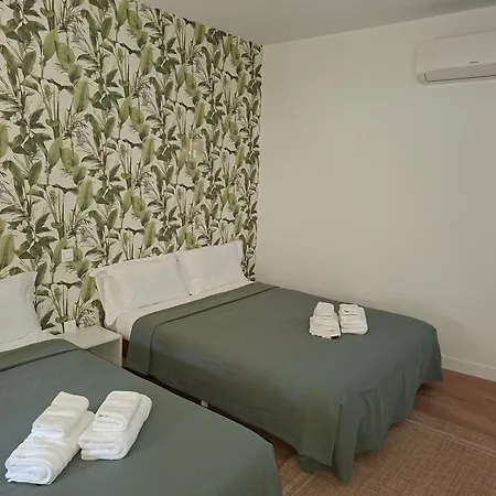 Hotell Logis Restaurant Les Platanes *