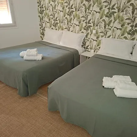 Logis Restaurant Les Platanes Hotell Aramon